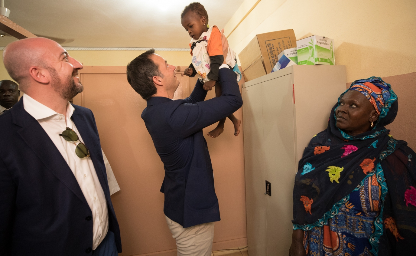 Bezoek, samen met vice-eersteminister en minister van Ontwikkelingssamenwerking Alexander De Croo, aan een project van Handicap International in verband met het 3D-printen van ledematen.