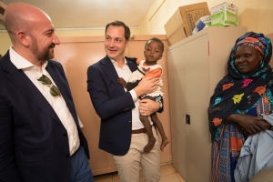 Bezoek, samen met vice-eersteminister en minister van Ontwikkelingssamenwerking Alexander De Croo, aan een project van Handicap International in verband met het 3D-printen van ledematen.