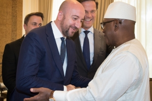 Onderhoud met de president van Mali, Ibrahim Boubacar, samen met de Luxemburgse eerste minister Xavier Bettel en de Nederlandse eerste minister Mark Rutte.