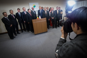 Political and economic mission to Japan: meeting with All Nippon Airways, decoration ceremony at the Belgian Embassy, inauguration of "fritkot" Pommeke, opening of the seminar on Japanese investments in Belgium,…