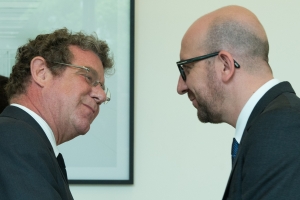 Political and economic mission to Japan: meeting with All Nippon Airways, decoration ceremony at the Belgian Embassy, inauguration of "fritkot" Pommeke, opening of the seminar on Japanese investments in Belgium,…